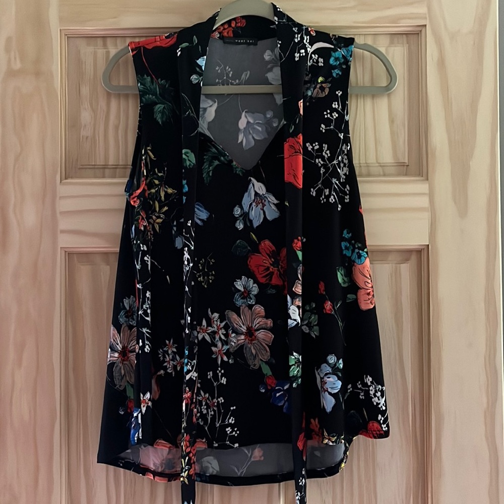 West Kei women’s blouse. Size med never worn